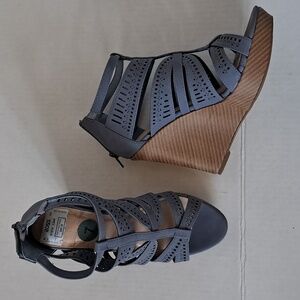 Jasmin Size 7 Blue-Gray Cutout Open Toe 4.5” Wedge Womens Shoes